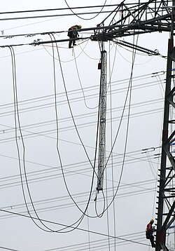 ケーブルがたるんだ状態の工事