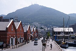 函館港 西波止場と金森赤レンガ倉庫