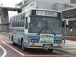一般路線バス車両・1733YT（守谷駅東口停留所）
