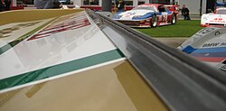 ポルシェ・962 のリアウイングに取り付けられたガーニーフラップ