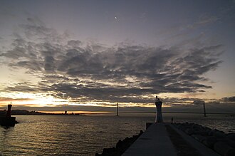 地平線付近の薄明の光景