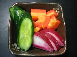 日本の伝統食品「漬物」の歴史と製造技術