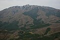鍋倉山から望む貝月山