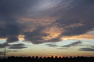 模様の向きが異なる二重層積雲
