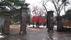 旧陸軍第13師団司令部営門跡(新潟県上越市の高田城址公園内)