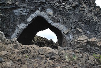 アイスランドの溶岩洞断面