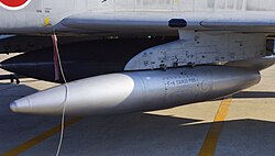 F-4EJのトラベルポッドとして再利用されたF-104Jの増槽