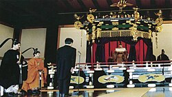君主制国家における即位の儀礼と歴史的背景