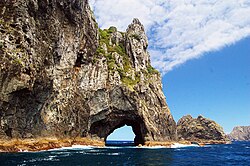 海蝕洞の形成メカニズムと国内および世界の主な事例