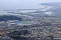 焼津漁港の北側から駿河湾に注ぐ瀬戸川、東海道本線の橋梁と当目大橋