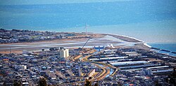 駿河湾へと注ぐ安倍川の河口部