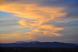 夕焼けと巻雲