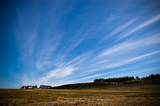 空に広がる放射状巻雲
