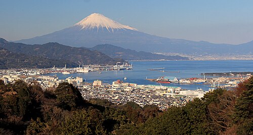清水港:駿河湾に面した国際拠点港湾