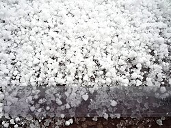 気象における霰(あられ)の定義と構造