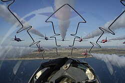 BAEホークのキャノピーに配置された爆薬コード