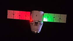 スペースX・ドラゴンの赤と緑の航行灯