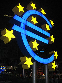 フランクフルトの欧州中央銀行にあるユーロの光の彫刻