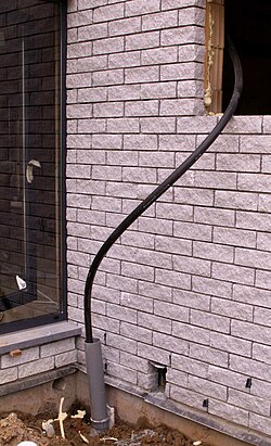 住居または建物の屋根から水を排水するために使用されるプラスチック(PVC)フレキシブル排水管