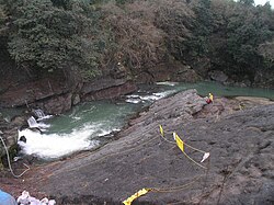 現在とは逆方向に流れていた川代渓谷付近の篠山川