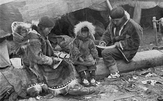 1917年のイヌイットの家族