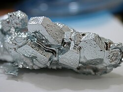 化学と材料科学における金属の特性と定義