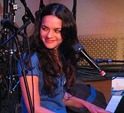 ノラ・ジョーンズ:ジャズとポピュラー音楽を融合させたシンガーソングライター
