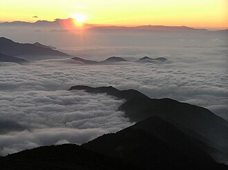 雲海:山岳と気象が生み出す幻想的な自然現象