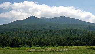 八甲田山:青森県の火山群と自然環境の概説
