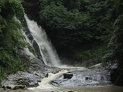 支流滝川にある観音の滝