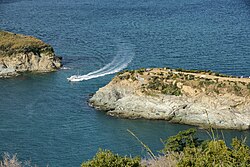 浦、つまり陸地に海が入り込んだ海岸の一例