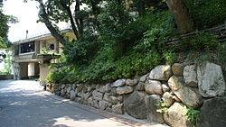 入口へのアプローチ