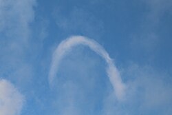 馬蹄形渦の形状を示す雲