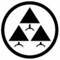 細輪に三つ鱗