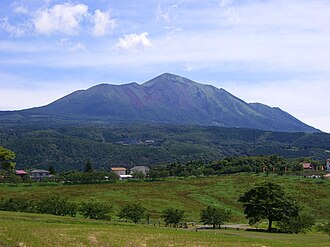 高千穂峰:霧島連山の火山と神話の山