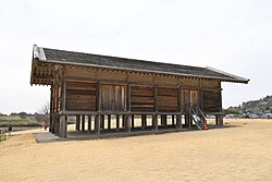 高床板倉