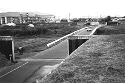鉄製横引きゲート式の陸閘。百間川にあった旧山陽道のもの