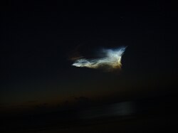 デルタIIロケットの排気ガスによる人工的な夜光雲
