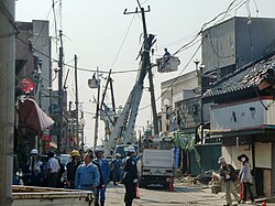 竜巻襲来後の商店街
