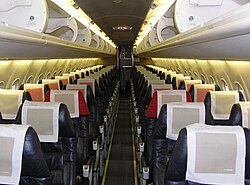 空港駐機中の単通路型旅客機