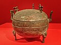 前漢の鼎。脚つきで蓋つきの鍋。紀元前1世紀。
