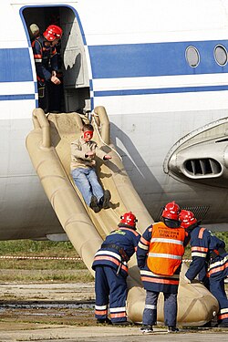シェレメーチエヴォ国際空港 にて行われた空港職員を含む大規模な緊急訓練の様子。