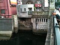 万世橋南側の地下室