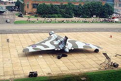 後期型RAFマーキングが施され展示されているバルカン B.2の機体(1984年撮影)