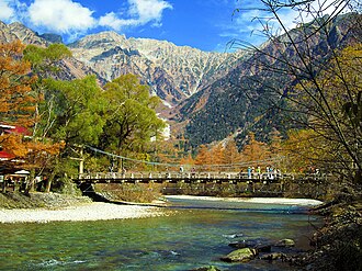 上高地:飛騨山脈の山岳景勝地