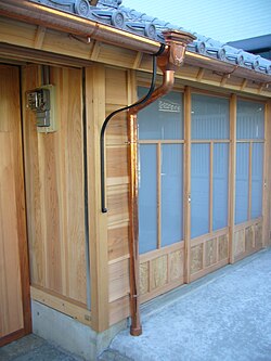 雨樋(あまどい):建築における排水設備の概要と歴史