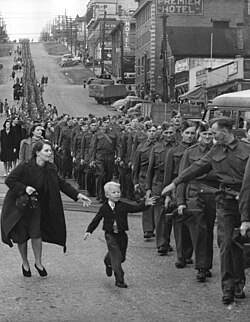 「待ってよ、パパ」：第二次世界大戦下の象徴的な写真