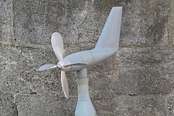 風車式風向風速計(横浜地方気象台設置)