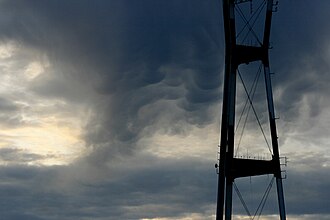 尾流雲に変化しつつある乳房雲