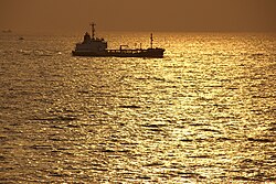 夕暮れ時の海景